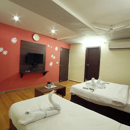 Hotel Avion Inn أحمد أباد المظهر الخارجي الصورة