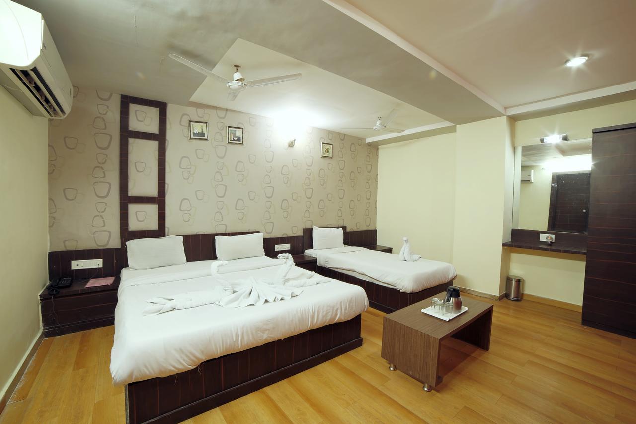 Hotel Avion Inn أحمد أباد المظهر الخارجي الصورة